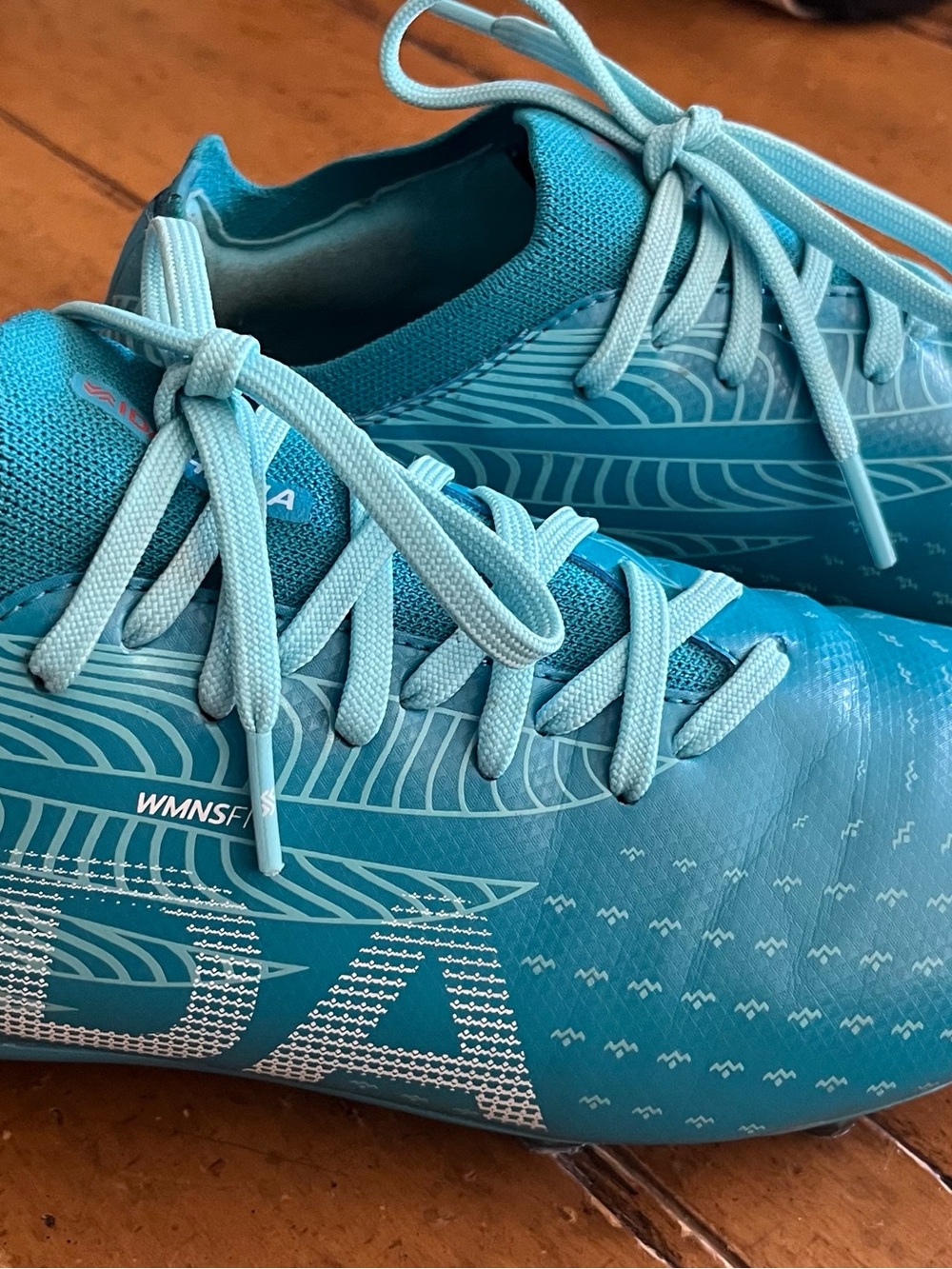 Women's IDA soccer cleats with upgraded insoles - Size 8 - Picture 2 of 5